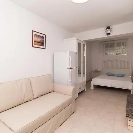 Alexger House View *