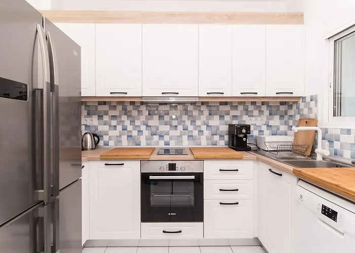 Alexger House View *